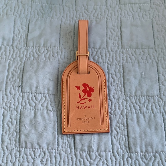 *HAS NAME* Louis Vuitton Hawaii Luggage Tag Rare Employee Exclusive - Picture 1 of 6